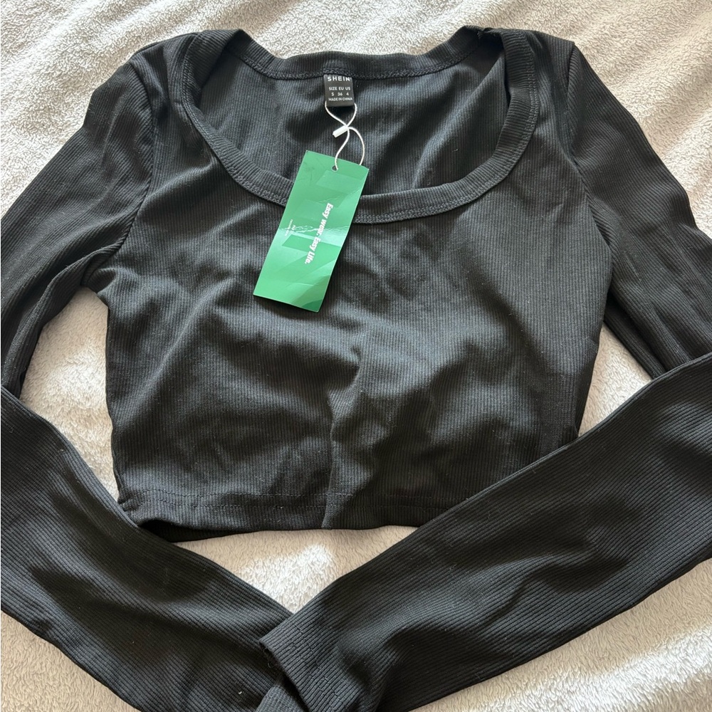 SHEIN Black Ribbed Crop Top